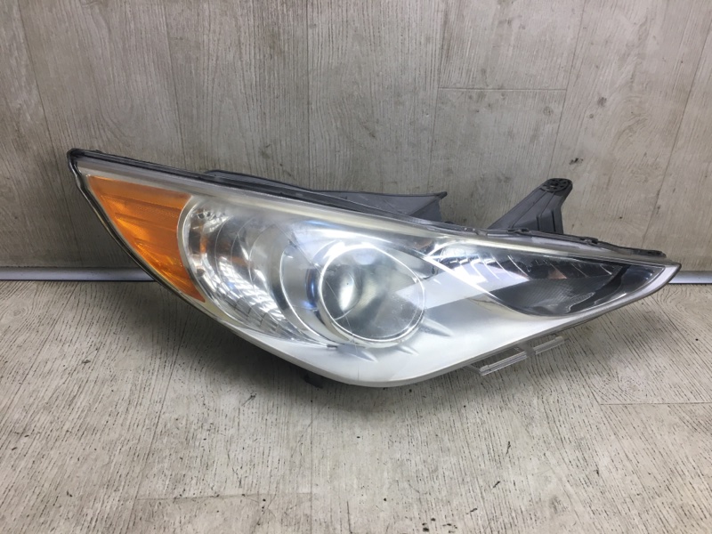 Фара правая HYUNDAI SONATA YF 10-14 2011 YF 2.4 G4KJ 921023Q000 Б/У