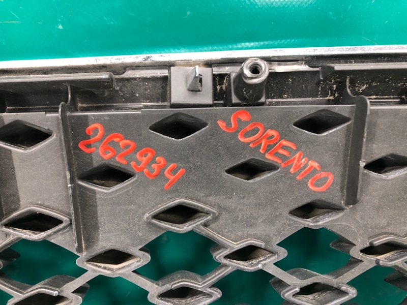 Решетка радиатора SORENTO UM 14-