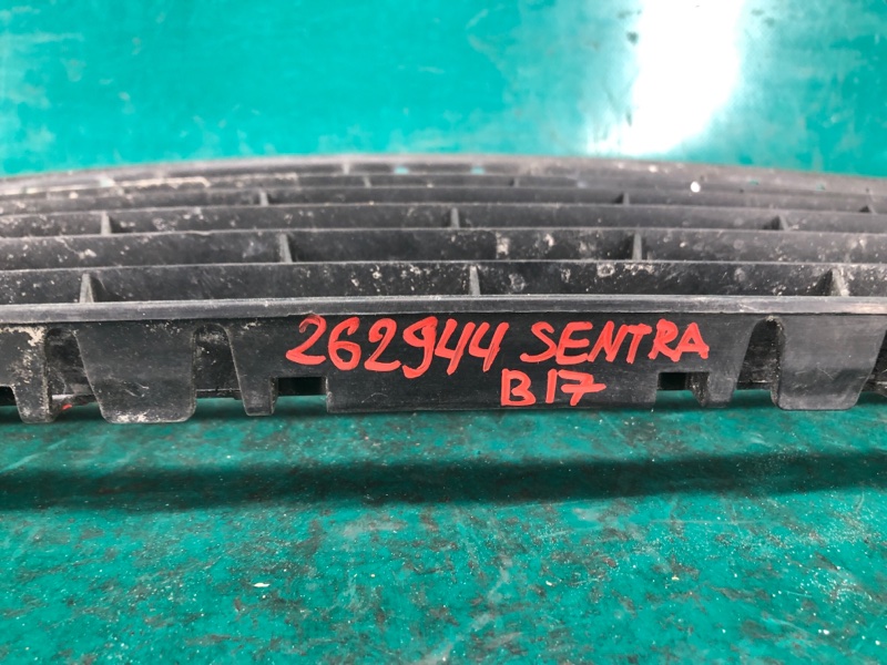 Решетка переднего бампера SENTRA B17 12-21 2015 Седан 1.8 MRA8DE