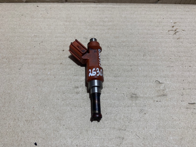 Запчасть форсунка топливная TOYOTA SIENNA 03-10 2006 3.5 2GR-FE 23209-0P040 Б/У Форсунка топливная TOYOTA SIENNA 03-10 2006 3.5 2GR-FE 23209-0P040 Б/У