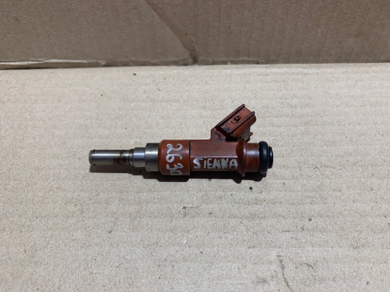 Запчасть форсунка топливная TOYOTA SIENNA 03-10 2006 3.5 2GR-FE 23209-0P040 Б/У Форсунка топливная TOYOTA SIENNA 03-10 2006 3.5 2GR-FE 23209-0P040 Б/У