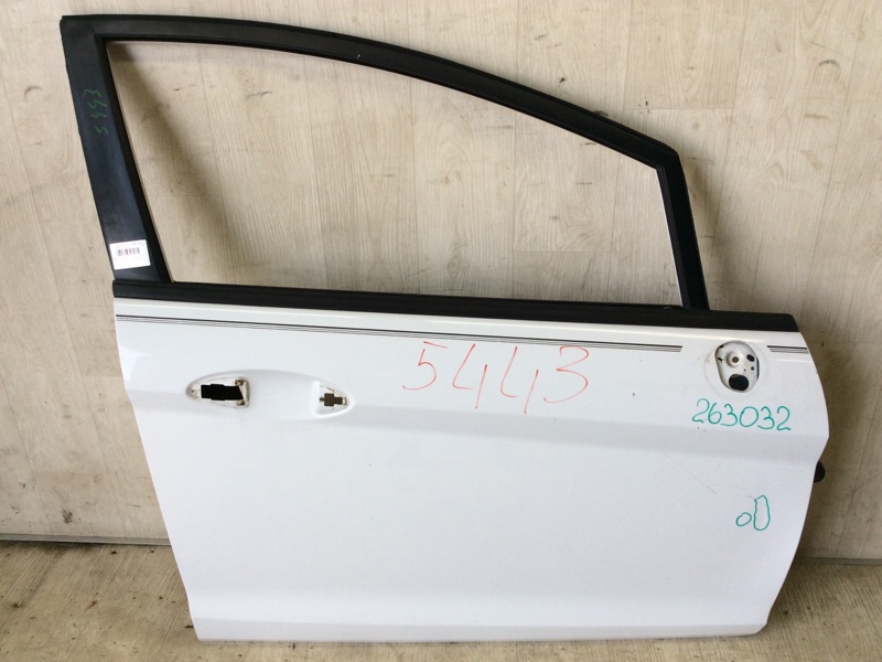 Дверь передняя правая FORD FIESTA 08-17 2012 1.6 C16HDEX D2BZ-5420124-B Б/У