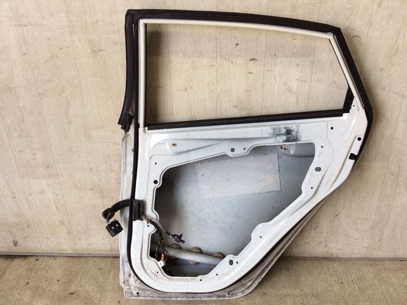 Дверь задняя правая FORD FIESTA 08-17 1.6 C16HDEX