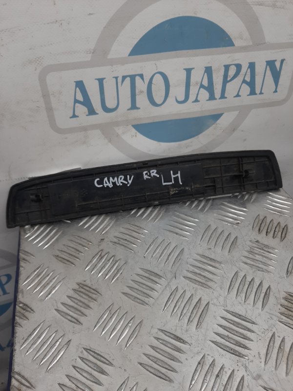 Накладка порога внутрення задняя левая CAMRY 70 17-