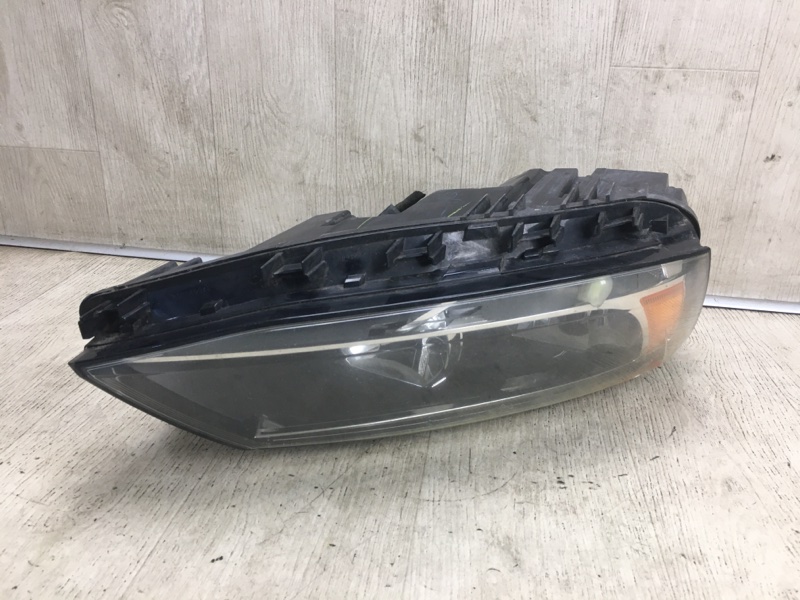 Фара правая JETTA USA 10-17 2011 2.5