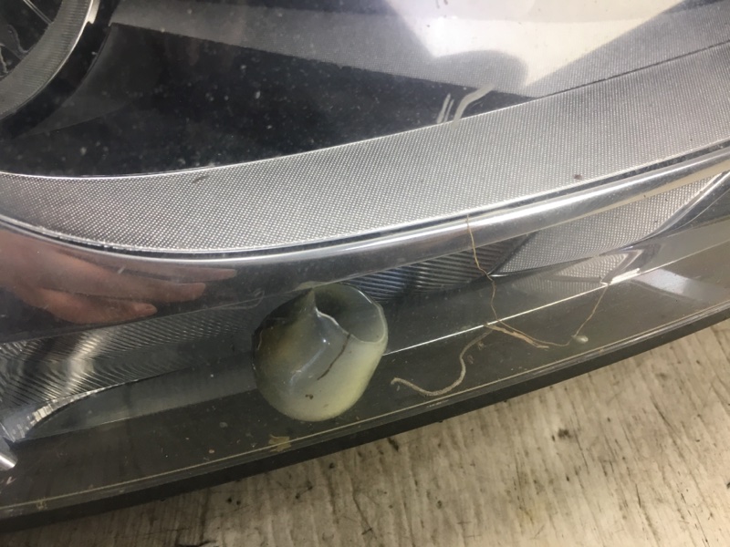 Фара правая JETTA USA 10-17 2011 2.5