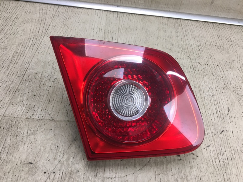 Фонарь внутренний задний левый VOLKSWAGEN JETTA 05-10 2007 Седан 2.5 1K5945093J Б/У