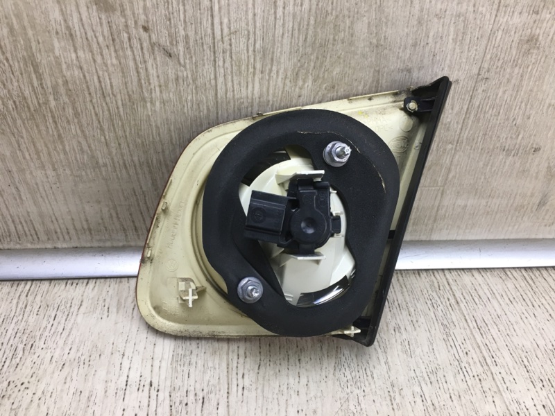 Фонарь внутренний задний левый VOLKSWAGEN JETTA 05-10 Седан 2.5