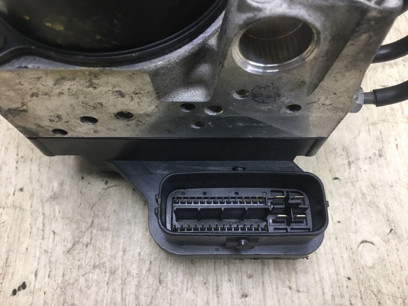 Блок ABS LS430 00-06 Блок ABS LS430 00-06