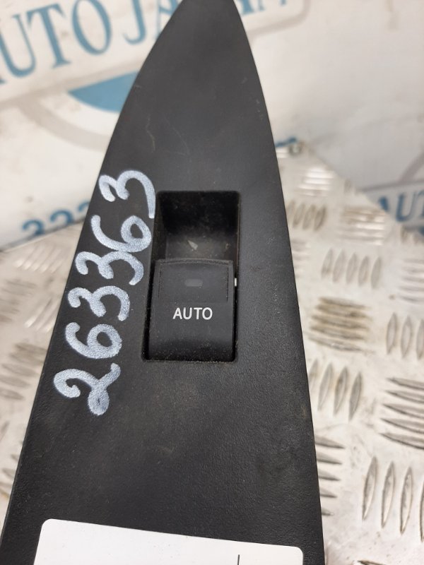 Кнопка стеклоподъемника задняя левая RAV4 05-12 Кнопка стеклоподъемника задняя левая RAV4 05-12