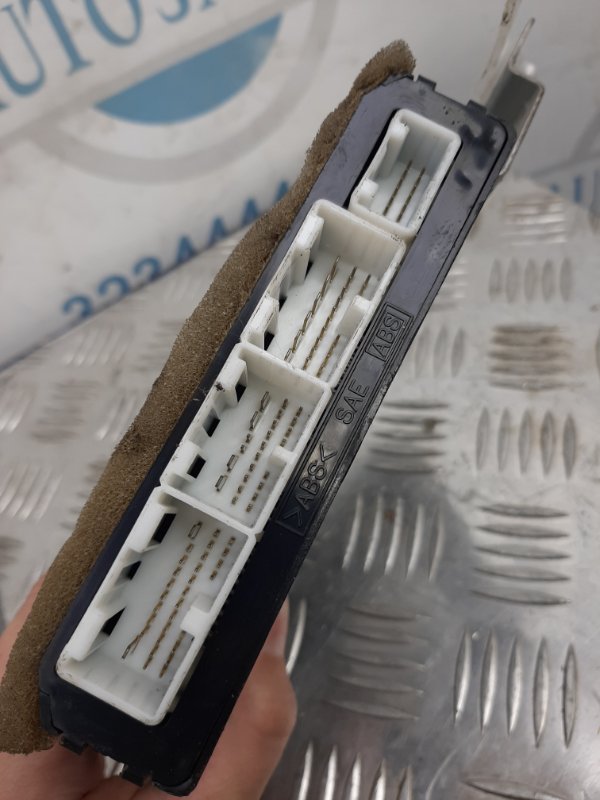 Блок управления дверей передний левый LS430 00-06