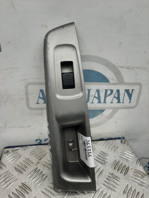 Кнопка стеклоподъемника задняя правая SUBARU FORESTER SH 07-12 83071FG110 Б/У