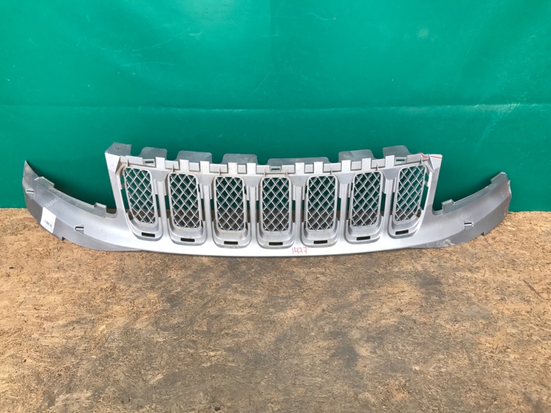 Запчасть решетка радиатора JEEP COMPASS 06-16 68109866AA Б/У Решетка радиатора JEEP COMPASS 06-16 68109866AA Б/У