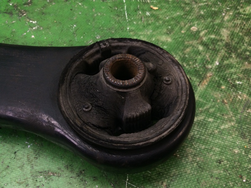 Рычаг передней подвески нижний передний правый PRIUS - 20 03-11