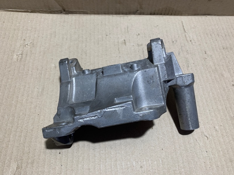 Кронштейн компрессора кондиционера RDX 19- 2021 2.0 Кронштейн компрессора кондиционера RDX 19- 2021 2.0