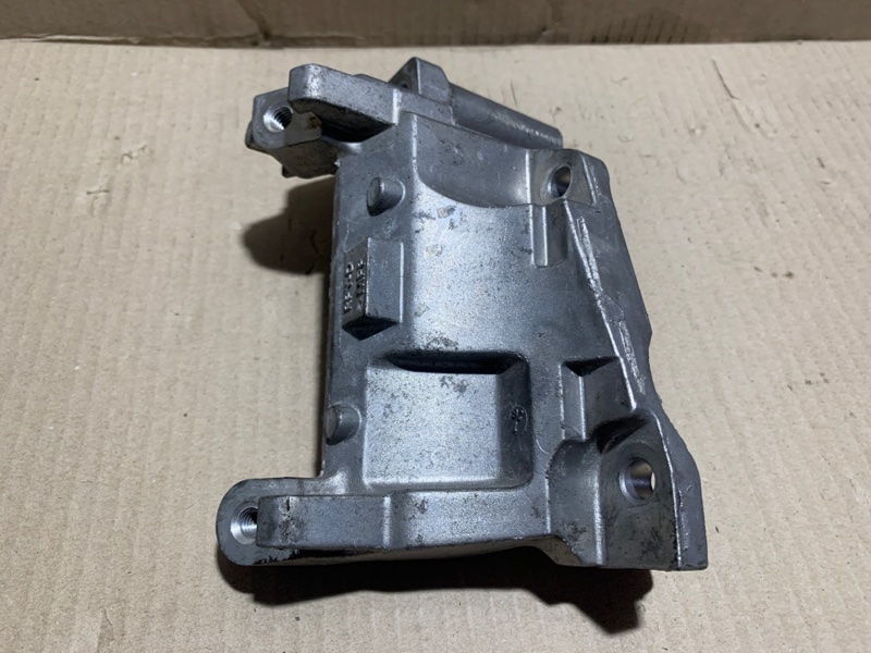 Кронштейн компрессора кондиционера RDX 19- 2021 2.0 Кронштейн компрессора кондиционера RDX 19- 2021 2.0