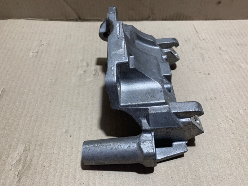 Кронштейн компрессора кондиционера RDX 19- 2021 2.0 Кронштейн компрессора кондиционера RDX 19- 2021 2.0