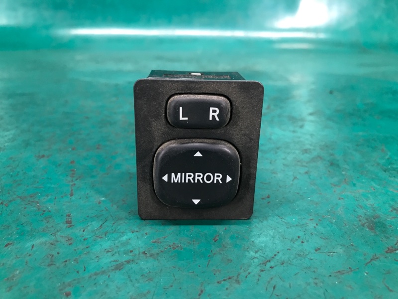 Запчасть блок управления зеркалами TOYOTA TACOMA 05-15 84870-08010 Б/У Блок управления зеркалами TOYOTA TACOMA 05-15 84870-08010 Б/У