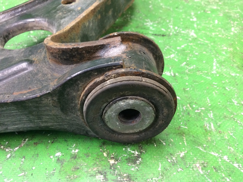 Рычаг передней подвески нижний передний правый JETTA 05-10 2007 Седан 2.5