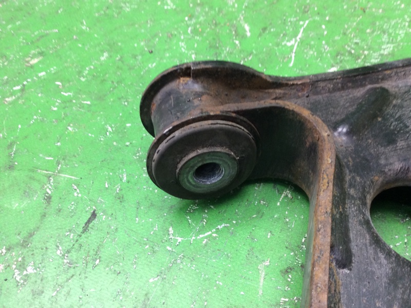 Рычаг передней подвески нижний передний правый JETTA 05-10 2007 Седан 2.5