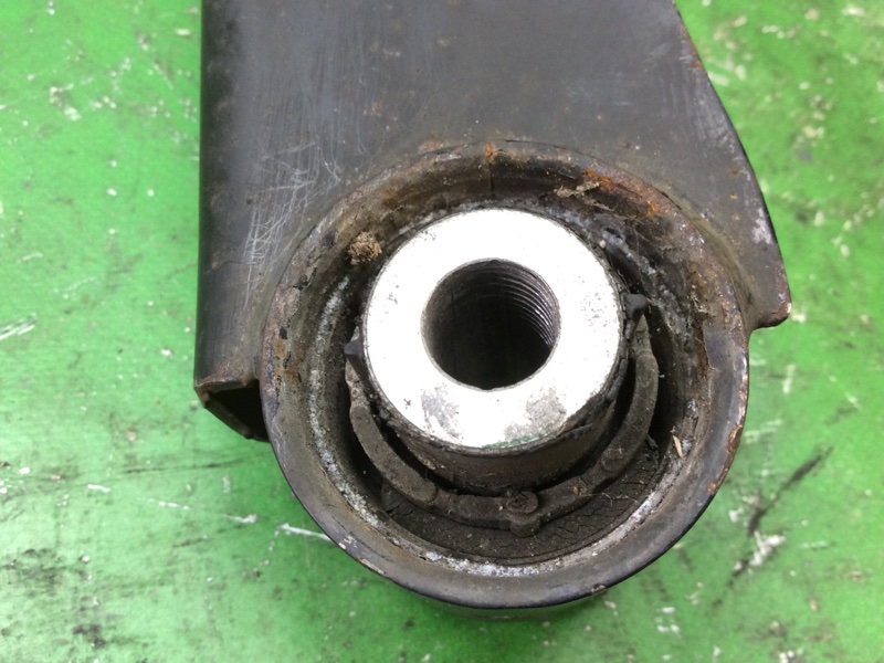 Рычаг задней подвески поперечный нижний задний JETTA 05-10 2007 Седан 2.5