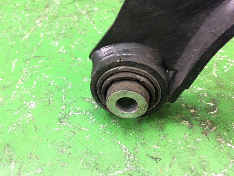 Рычаг задней подвески поперечный верхний задний JETTA 05-10 2007 Седан 2.5