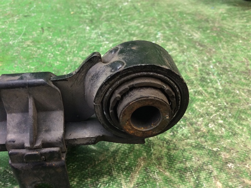 Рычаг задней подвески поперечный верхний задний JETTA 05-10 2007 Седан 2.5