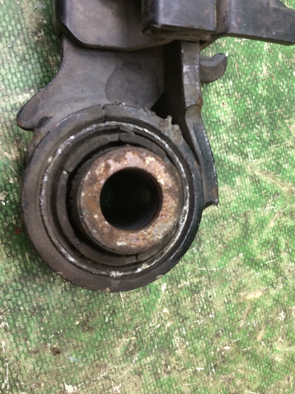 Рычаг задней подвески поперечный верхний задний JETTA 05-10 2007 Седан 2.5