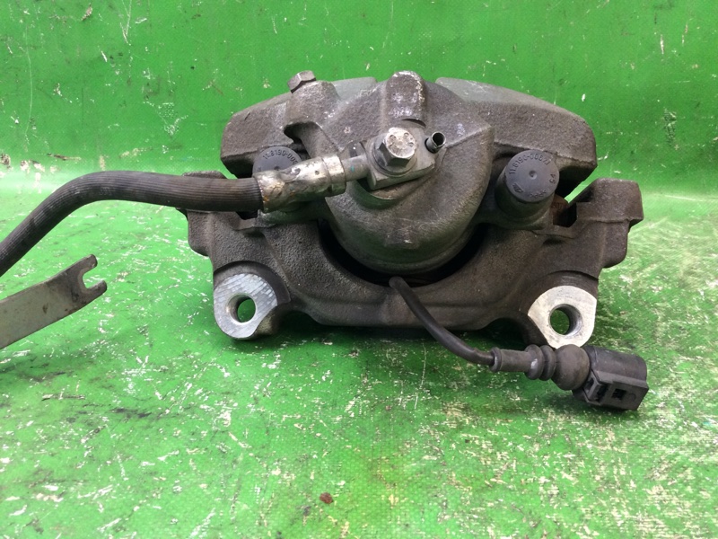 Суппорт тормозной передний JETTA 05-10 2007 Седан 2.5