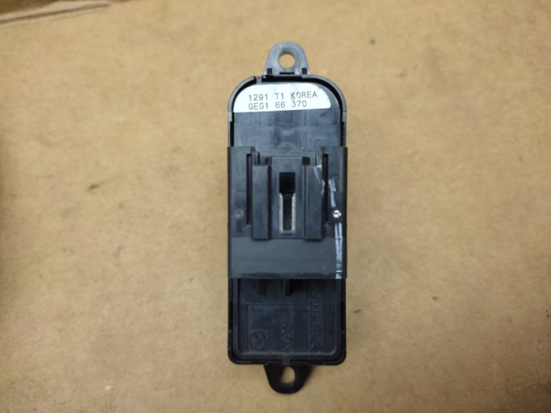 Кнопка стеклоподъемника задняя MAZDA 6 GH 07-12 Седан 2.5 Кнопка стеклоподъемника задняя MAZDA 6 GH 07-12 Седан 2.5