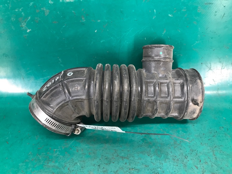 Патрубок воздушного фильтра NISSAN SENTRA B17 12-21 2015 Седан 1.8 MRA8DE 16576-3RC2A Б/У