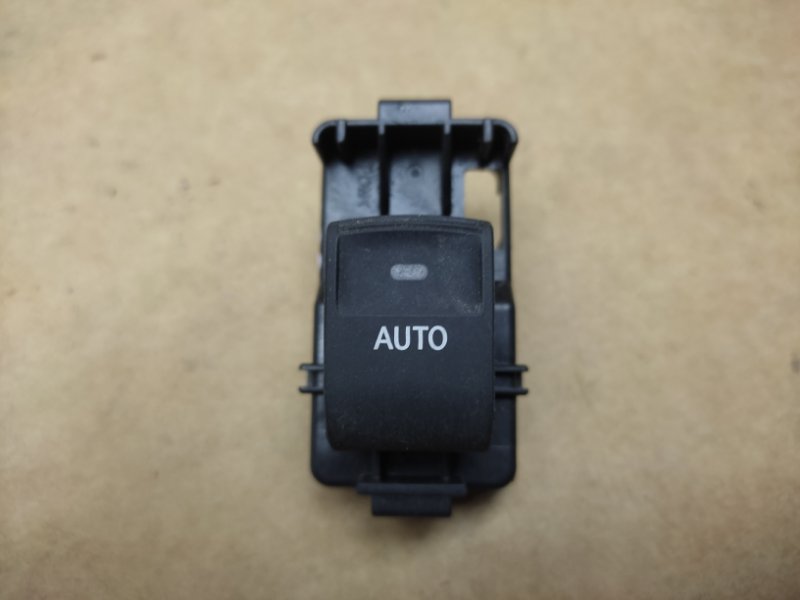Кнопка стеклоподъемника TOYOTA SIENNA 11-16 2012 GSL30 3.5 2GR-FE 84810-0T010 Б/У