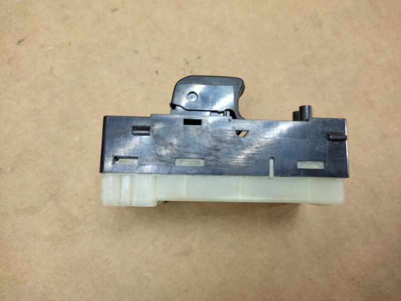 Кнопка стеклоподъемника задняя M35/M45 04-10