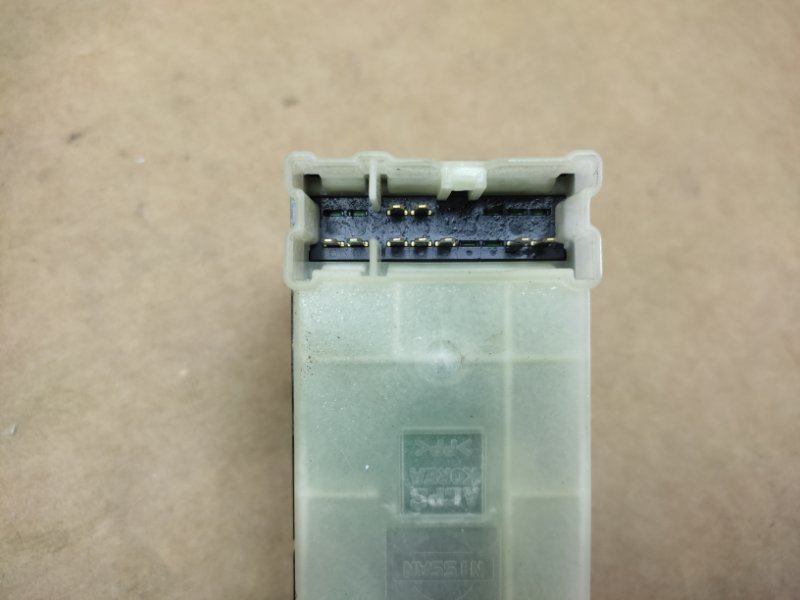 Кнопка стеклоподъемника задняя INFINITI M35/M45 04-10