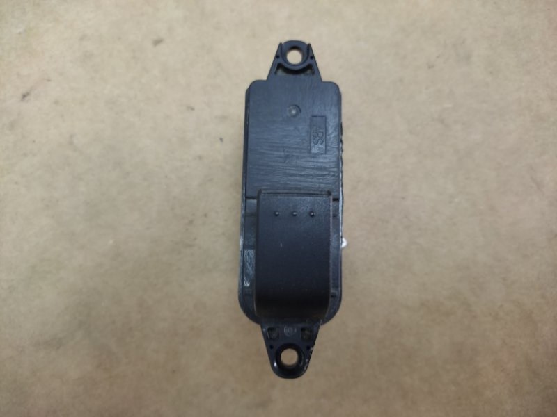 Запчасть кнопка стеклоподъемника MAZDA CX-9 06-16 TD11-66-380 Б/У Кнопка стеклоподъемника MAZDA CX-9 06-16 TD11-66-380 Б/У