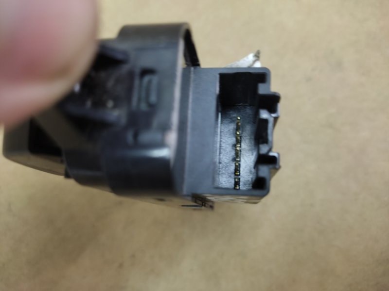 Кнопка стеклоподъемника MAZDA CX-9 06-16 Кнопка стеклоподъемника MAZDA CX-9 06-16