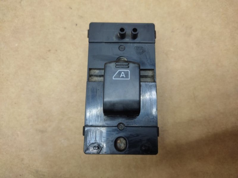 Кнопка стеклоподъемника задняя INFINITI M35/M45 04-10 Б/У