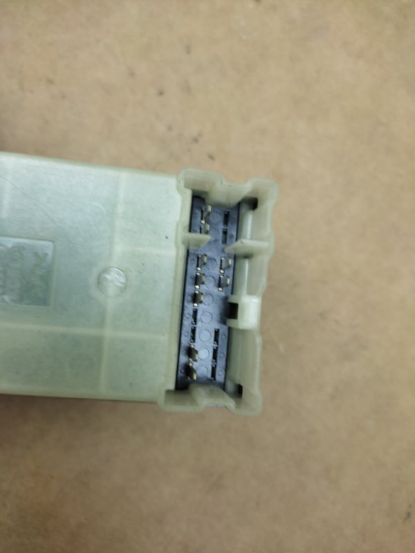 Кнопка стеклоподъемника задняя INFINITI M35/M45 04-10