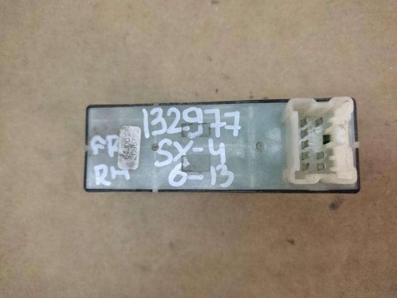 Кнопка стеклоподъемника передняя правая SUZUKI SX4 06-13