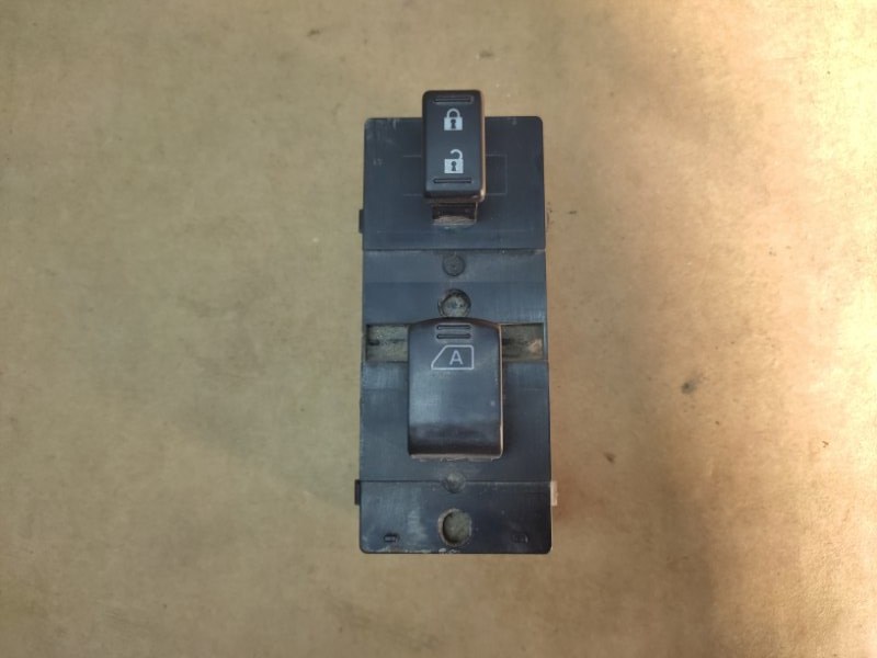 Запчасть кнопка стеклоподъемника передняя правая INFINITI M35/M45 04-10 25411-EJ70C Б/У Кнопка стеклоподъемника передняя правая INFINITI M35/M45 04-10 25411-EJ70C Б/У