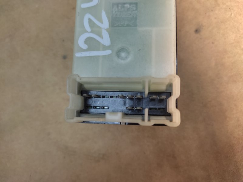 Кнопка стеклоподъемника передняя правая M35/M45 04-10 Кнопка стеклоподъемника передняя правая M35/M45 04-10