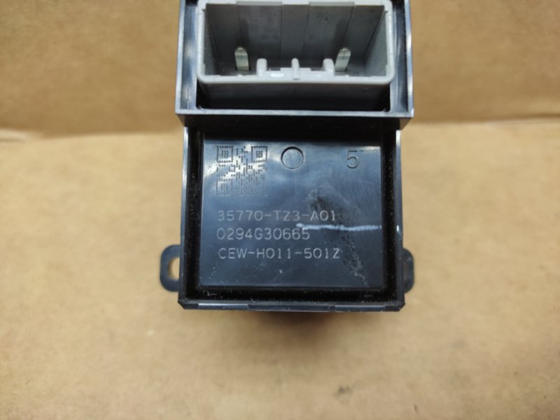 Кнопка стеклоподъемника задняя правая ACURA TLX 14-17 Седан 2.4 Кнопка стеклоподъемника задняя правая ACURA TLX 14-17 Седан 2.4