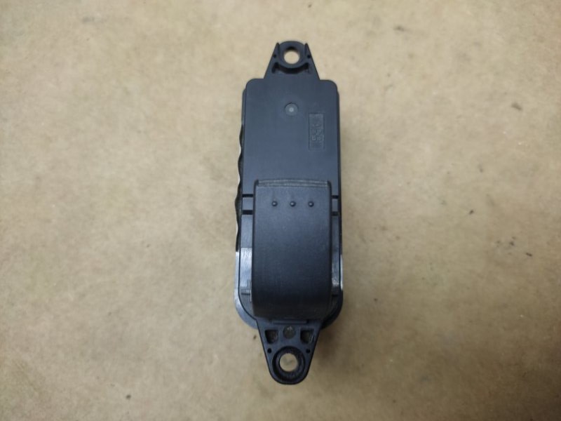 Запчасть кнопка стеклоподъемника MAZDA CX-9 06-16 TD11-66-380 Б/У Кнопка стеклоподъемника MAZDA CX-9 06-16 TD11-66-380 Б/У