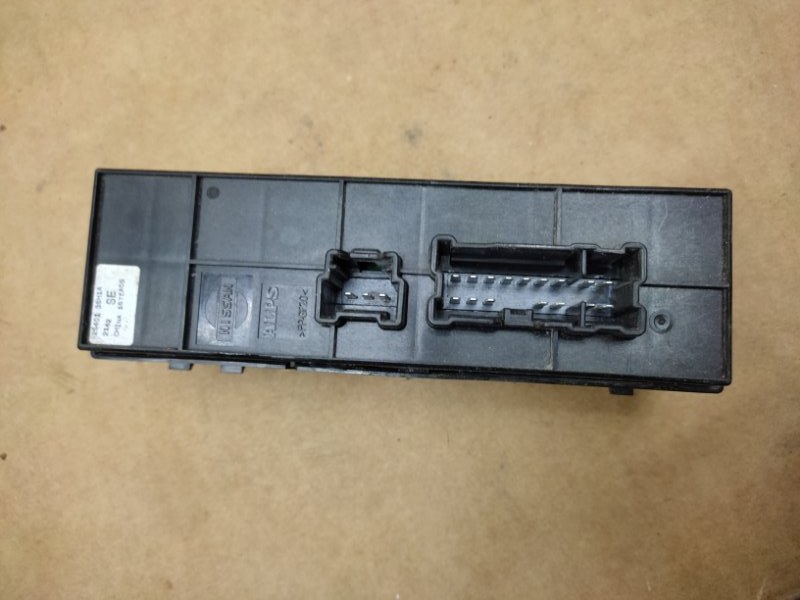 Блок управления стеклоподъемниками передний левый SENTRA B17 12-21 2012 Седан 1.8