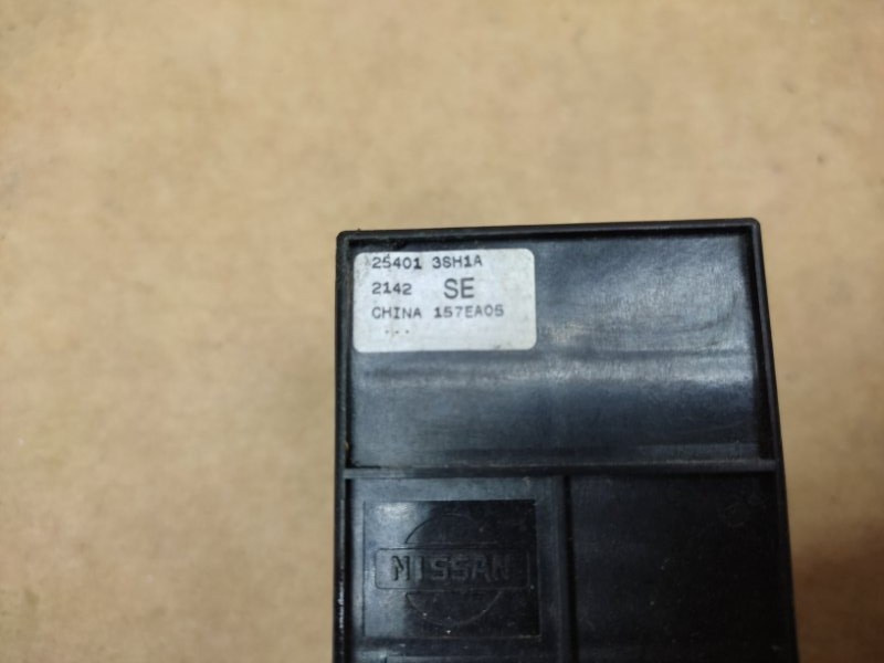 Блок управления стеклоподъемниками передний левый SENTRA B17 12-21 2012 Седан 1.8