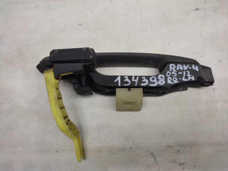 Ручка двери наружная задняя левая RAV4 05-12