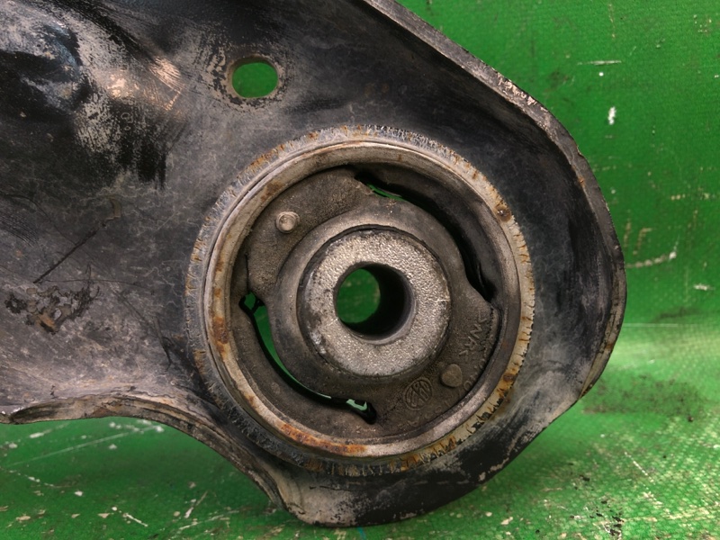 Рычаг передней подвески нижний передний правый JETTA USA 10-17 2011 2.5