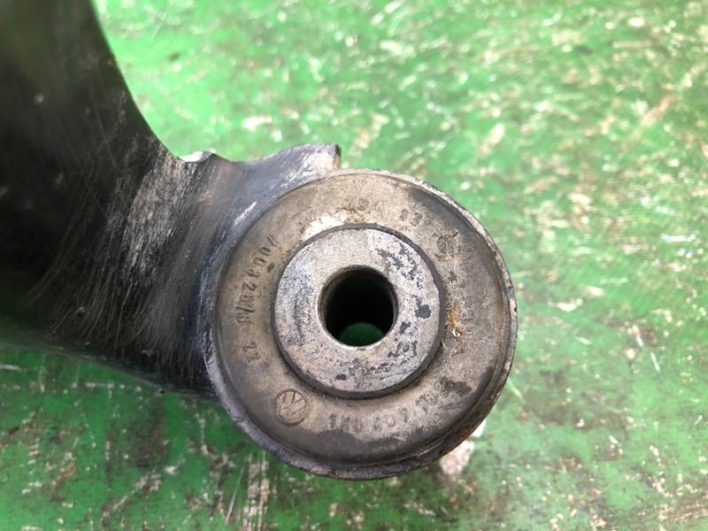 Рычаг передней подвески нижний передний правый JETTA USA 10-17 2011 2.5