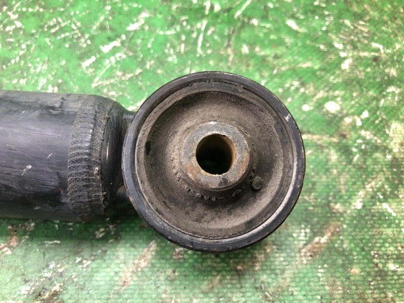 Амортизатор задний JETTA USA 10-17 2011 2.5