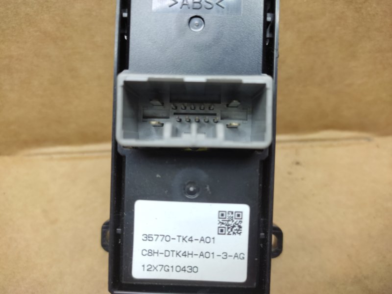 Кнопка стеклоподъемника задняя левая RDX 12-19 2018 Внедорожник 3.5 Кнопка стеклоподъемника задняя левая RDX 12-19 2018 Внедорожник 3.5